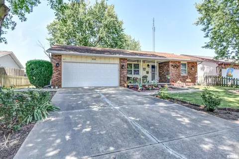 909 E Heights Ave, Taylorville, IL 62568