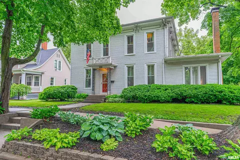 226 Delavan St, Lincoln, IL 62656