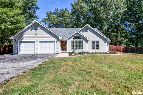 3415 Lincoln Trl, Taylorville, IL 62568