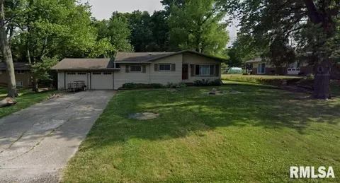 5608 Grissom Dr, Springfield, IL 62711