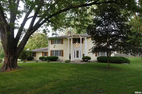 30 Hackberry Cir, Galesburg, IL 61401