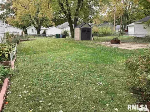 Exterior - 2413 S Lowell St, Springfield, IL 62704 photo 1 of 2