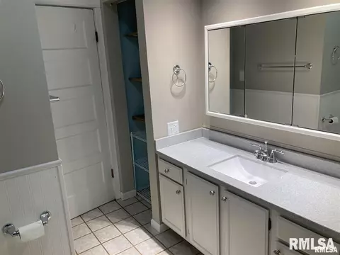 Bath - 2413 S Lowell St, Springfield, IL 62704 photo 1 of 1