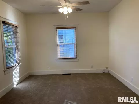 Living - 2413 S Lowell St, Springfield, IL 62704 photo 2 of 3