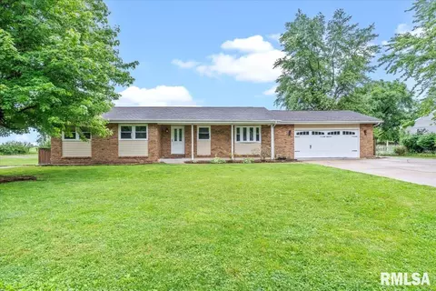 3 Oakwood Ln, Auburn, IL 62615