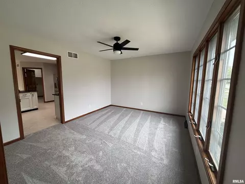 2116 Renwick Dr, Springfield, IL 62704 photo 4