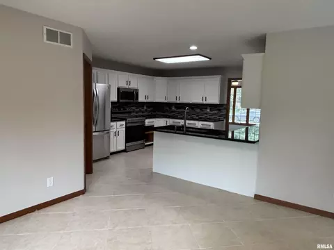 2116 Renwick Dr, Springfield, IL 62704 photo 12