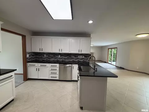 2116 Renwick Dr, Springfield, IL 62704 photo 7