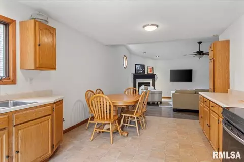 1621 Thornhill Dr, Springfield, IL 62711 photo 10