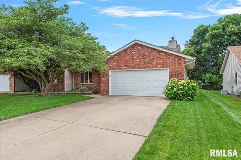 1621 Thornhill Dr, Springfield, IL 62711