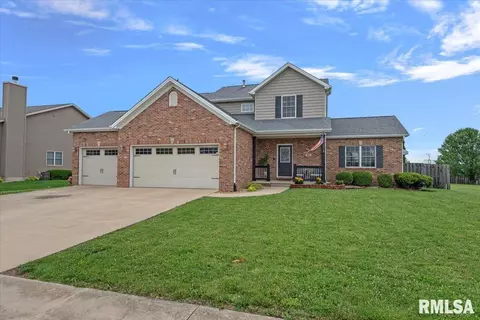 921 Deerfield Rd, Chatham, IL 62629