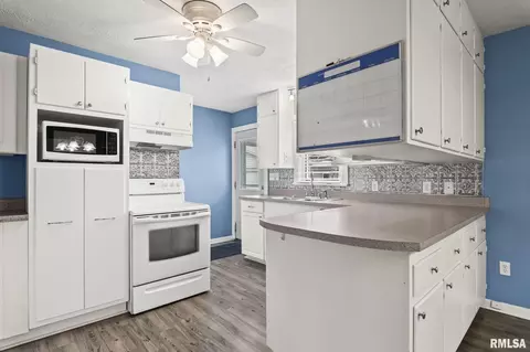 Kitchen - 36 Bob O Link Dr, Springfield, IL 62702 photo 3 of 3