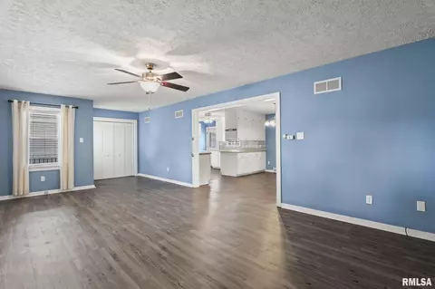 Living - 36 Bob O Link Dr, Springfield, IL 62702 photo 3 of 3