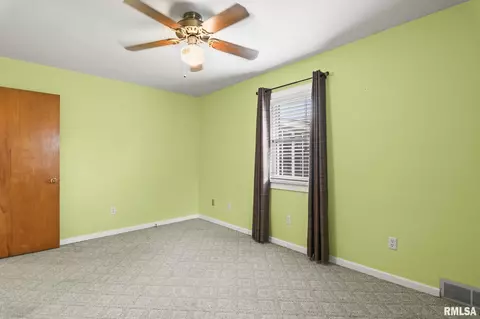 Bedroom - 36 Bob O Link Dr, Springfield, IL 62702 photo 3 of 8