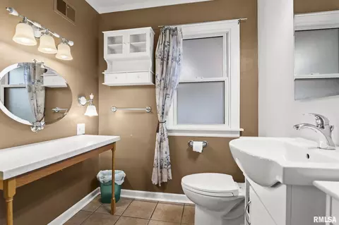 Bath - 36 Bob O Link Dr, Springfield, IL 62702 photo 1 of 2