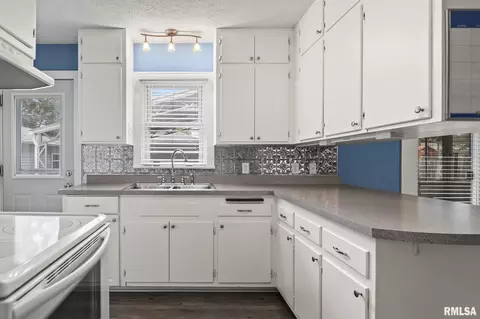 Kitchen - 36 Bob O Link Dr, Springfield, IL 62702 photo 1 of 3
