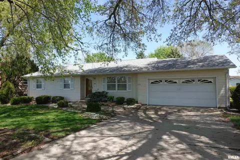 2819 Costa Dr, Galesburg, IL 61401