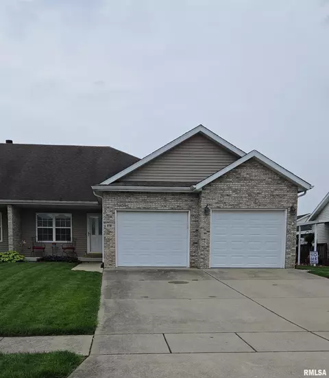 172 Possum Pass Ct, Sherman, IL 62684