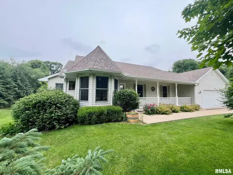 17231 Woodland Lakes Dr, Petersburg, IL 62675