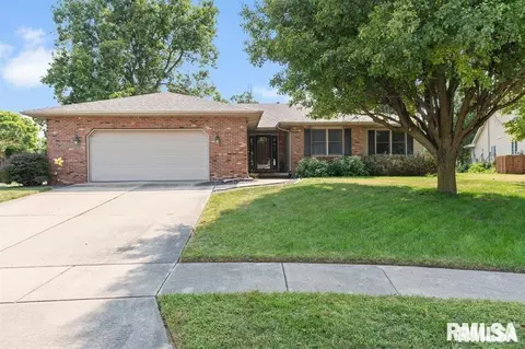 136 Lilac Ln, Chatham, IL 62629