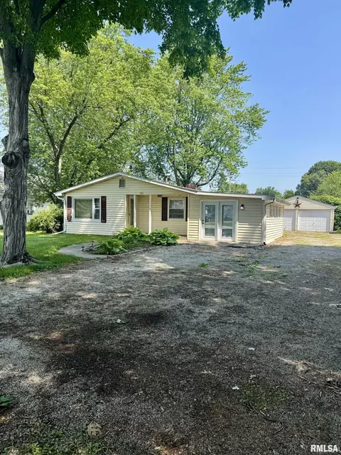 911 Washington St, Pawnee, IL 62558