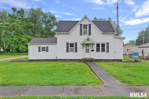 417 W Franklin St, Girard, IL 62640