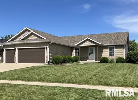 1620 Ptarmigan Dr, Chatham, IL 62629