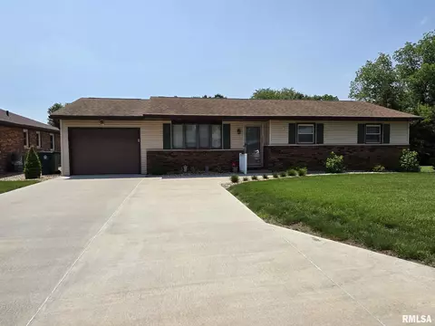 2304 Saint Charles Dr, Quincy, IL 62305