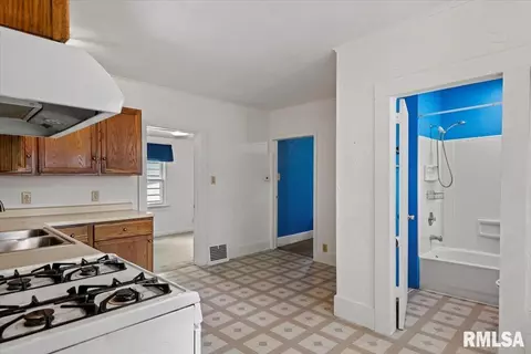 2911 S 13th St, Springfield, IL 62703 photo 9
