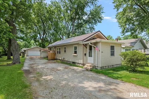 2911 S 13th St, Springfield, IL 62703