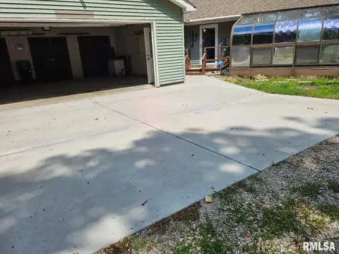 12862 Winnebago Dr, Plainview, IL 62685 photo 16