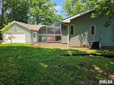 12862 Winnebago Dr, Plainview, IL 62685