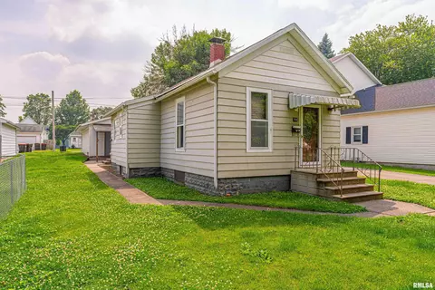 709 Decatur St, Lincoln, IL 62656