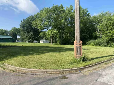 619-621 Hooker St, Jacksonville, IL 62650