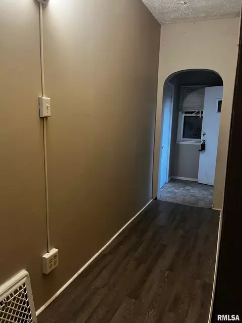 Entry Way - 3208 Elm St, Springfield, IL 62702 photo 1 of 2