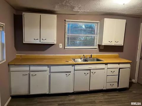 Kitchen - 3208 Elm St, Springfield, IL 62702 photo 1 of 1