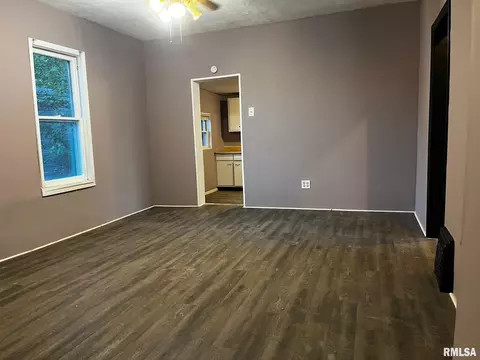 Living - 3208 Elm St, Springfield, IL 62702 photo 1 of 2