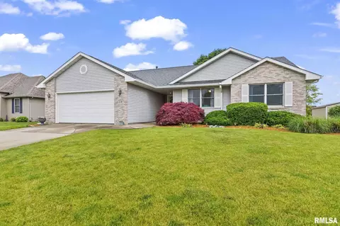 110 Brookside Glen Dr, Sherman, IL 62684
