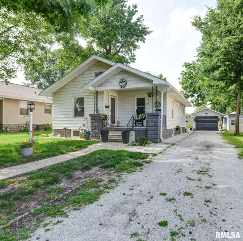 717 W Poplar St, Taylorville, IL 62568