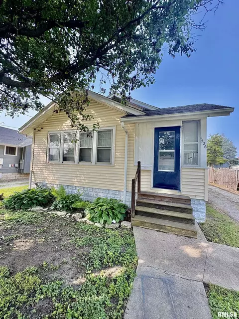 1526 Grand Ave, Galesburg, IL 61401