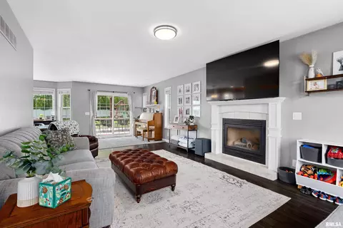 Living - 418 Mackenzie Pl, Germantown Hills, IL 61548 photo 1 of 4