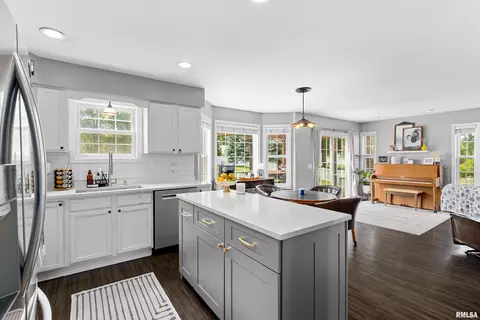 Kitchen - 418 Mackenzie Pl, Germantown Hills, IL 61548 photo 4 of 4