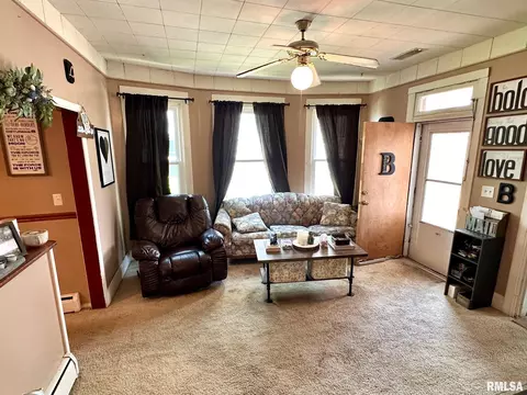 Living - 439 W Vine St, Springfield, IL 62704 photo 3 of 3