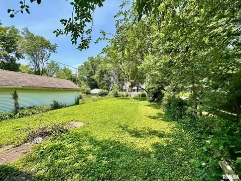 Exterior - 439 W Vine St, Springfield, IL 62704 photo 2 of 2