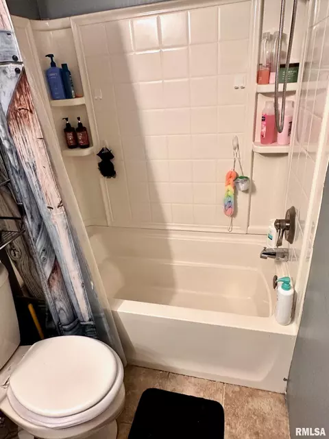 Bath - 439 W Vine St, Springfield, IL 62704 photo 1 of 2