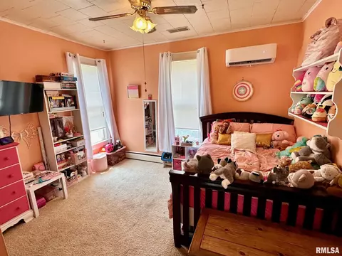 Bedroom - 439 W Vine St, Springfield, IL 62704 photo 3 of 4