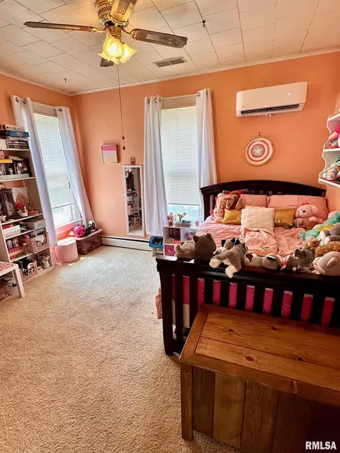 Bedroom - 439 W Vine St, Springfield, IL 62704 photo 4 of 4