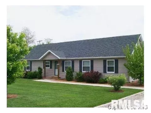 112 Rachel Rd, Girard, IL 62640