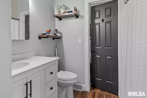 Bath - 1506 S Pasfield St, Springfield, IL 62704 photo 1 of 1