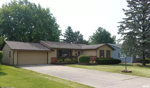 507 Isle Royale Rd, Galesburg, IL 61401